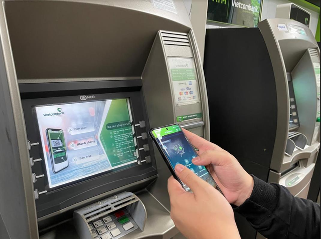 Chính thức được rút tiền liên ngân hàng tại ATM bằng mã QR