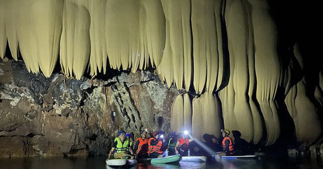 Phát hiện hang động mới “xẻ đôi” rừng Trường Sơn ở Quảng Bình, các tín đồ mê thám hiểm không thể bỏ lỡ