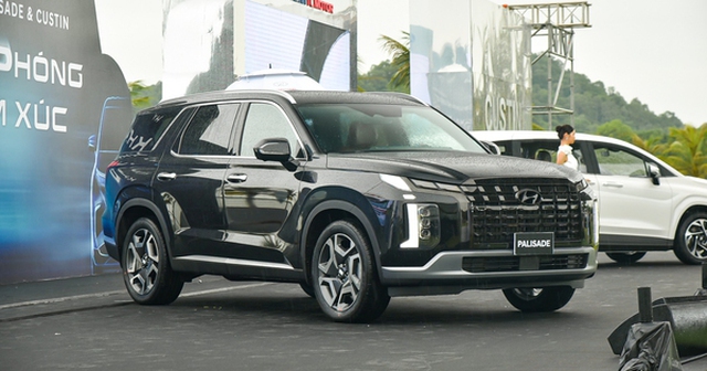 Hyundai Palisade giá từ 1,469 tỷ đồng tại Việt Nam: Ngang cỡ Explorer nhưng 'rẻ' như Everest, dễ lấy khách của phân khúc dưới