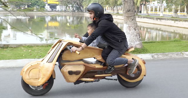 Ông bố 9X chế mô tô BMW concept từ xe 'đồng nát' vì thấy con trai không có đồ để chơi