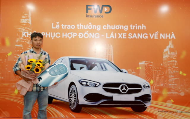 FWD trao xe Mercedes cho khách hàng trong chương trình khôi phục hợp đồng bảo hiểm