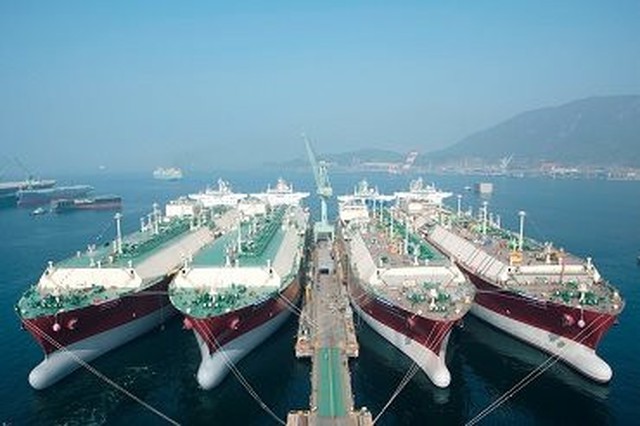 Doanh nghiệp sở hữu đội tàu chở dầu lớn nhất Việt Nam: Vượt kế hoạch lợi nhuận năm sau 6 tháng, cổ phiếu lập đỉnh lịch sử