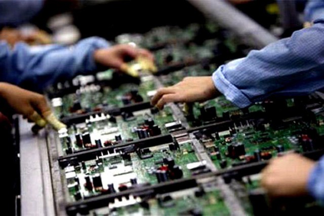 Hàng tỷ USD từ các gã khổng lồ công nghệ Mỹ, Hàn ồ ạt rót vào Việt Nam: Tâm điểm là ngành điện tử, bán dẫn