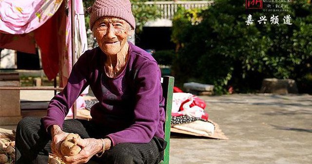 Cụ bà 104 tuổi nhưng ra đồng làm ruộng như người trẻ: Bí quyết không phải tập thể dục mà nhờ 3 thói quen này