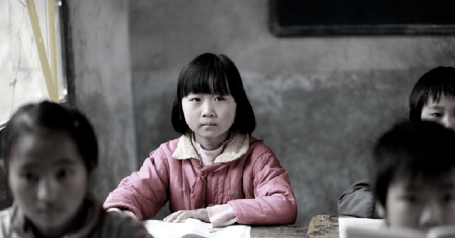 'Tim mình như dòng sông khô cạn' - Dòng nhật ký quặn lòng của bé gái bị cha mẹ bỏ lại nông thôn ở Trung Quốc