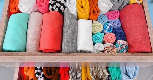 Những cách thông minh để sắp xếp tủ quần áo trong phòng ngủ của bạn
