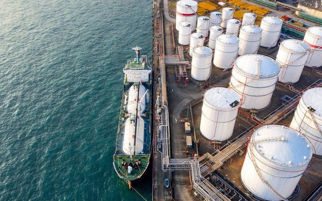 Giá dầu sẽ ra sao: quốc gia sở hữu trữ lượng hàng đầu thế giới đề xuất tạm dừng xuất khẩu nhiên liệu, là người giải 'cơn khát' dầu lớn nhất của Ấn Độ