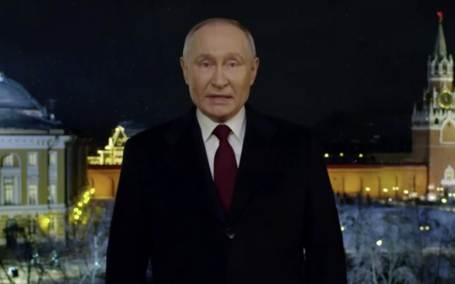Tổng thống Liên bang Nga Vladimir Putin phát biểu chào mừng năm mới. Ảnh cắt từ clip