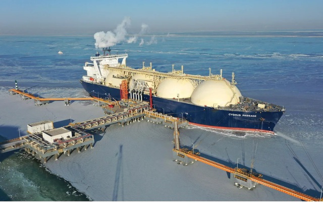 Bất chấp nỗ lực của Brussels nhằm loại bỏ năng lượng của Nga, EU vẫn tăng cường nhập khẩu LNG của Nga. Ảnh: CNN