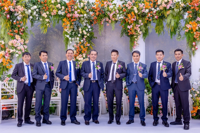 Lần đầu tiên 1 &quot;đám cưới đặc biệt&quot; diễn ra tại Điện Biên: Nhiều người đã có cả con lẫn cháu - Ảnh 4.