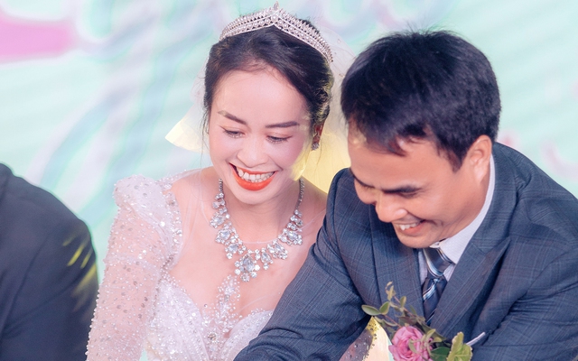 Lần đầu tiên 1 "đám cưới đặc biệt" diễn ra tại Điện Biên: Nhiều người đã có cả con lẫn cháu