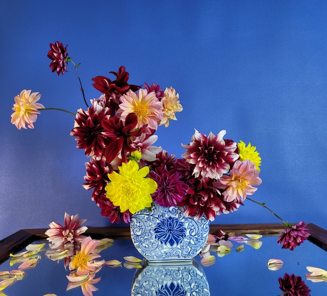 Mức giá từ 500 - 2 triệu đồng, giám đốc sáng tạo xưởng hoa gợi ý bình hoa siêu chất chơi Tết: Rực rỡ đầy sức sống chào năm mới ( - Ảnh 9.