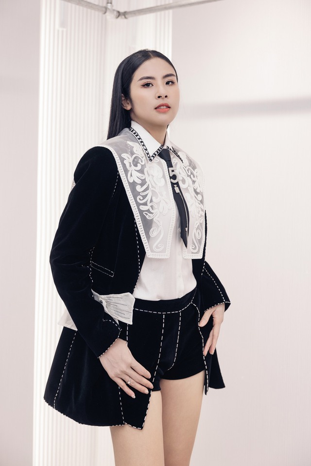 Đôi bạn thân Hoa hậu - MC đình đám VTV khoe nhan sắc “thăng hạng” khi thử đồ cho show của NTK Hà Duy, sánh bước cùng nàng thơ phim giờ vàng - Ảnh 4.