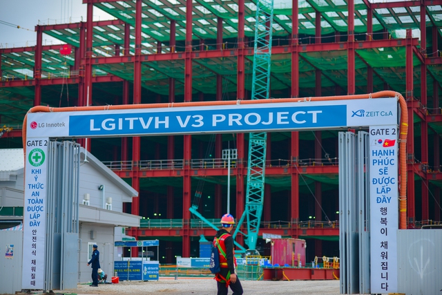Toàn cảnh công trường xây dựng nhà máy một tỷ USD, dùng lượng thép gấp đôi cầu Long Biên của LG tại Hải Phòng - Ảnh 9.