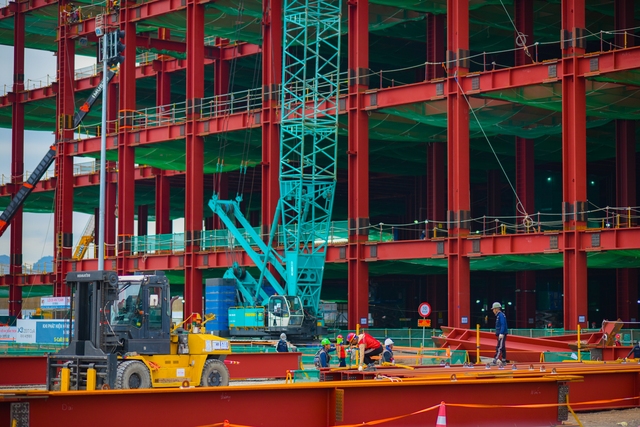 Toàn cảnh công trường xây dựng nhà máy một tỷ USD, dùng lượng thép gấp đôi cầu Long Biên của LG tại Hải Phòng - Ảnh 3.