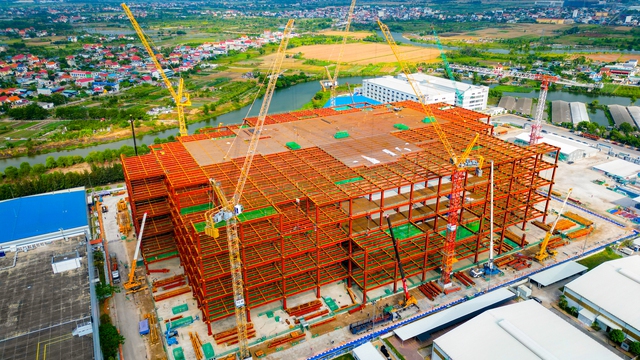 Toàn cảnh công trường xây dựng nhà máy một tỷ USD, dùng lượng thép gấp đôi cầu Long Biên của LG tại Hải Phòng - Ảnh 4.