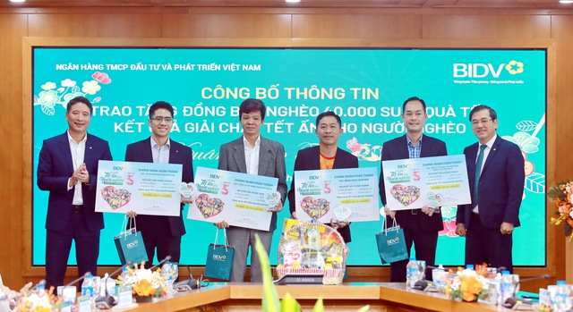 BIDV dành 20 tỷ đồng tặng quà Tết cho đồng bào nghèo
Xuân Giáp Thìn 2024
 - Ảnh 1.