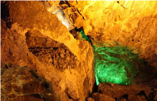 Phát hiện ‘hố không đáy’ khổng lồ chứa kho báu 1.000 năm tuổi, công nghệ đỉnh cao được đưa vào khai thác  - Ảnh 1.