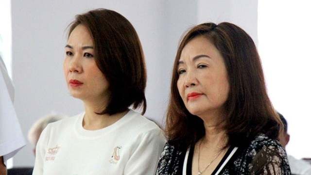 Bà Ngô Thị Minh Phượng (bên phải)