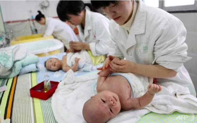 Số ca sinh mới ở Trung Quốc giảm 5,7% xuống 9,02 triệu vào năm 2023. Ảnh: AFP