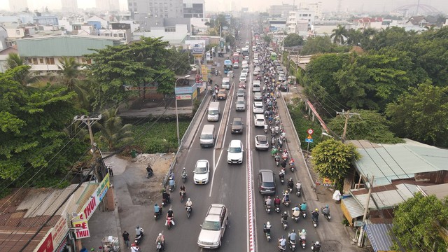 Tp.HCM sắp làm 12 dự án hạ tầng giao thông để giải cứu kẹt xe tại 4 cửa ngõ, lộ diện các tuyến đường mở rộng vốn đầu tư “khủng”