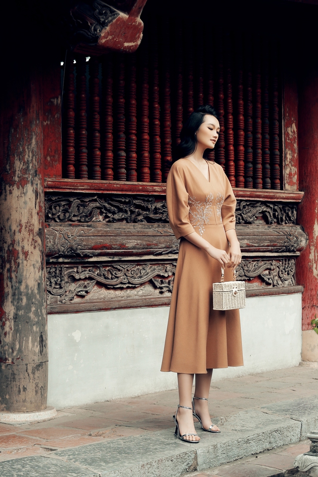 Siêu mẫu châu Á Quỳnh Anh đẹp đài các trong BST thời trang cao cấp lấy cảm hứng Hà Nội của NTK Xuân Lê - Ảnh 2.