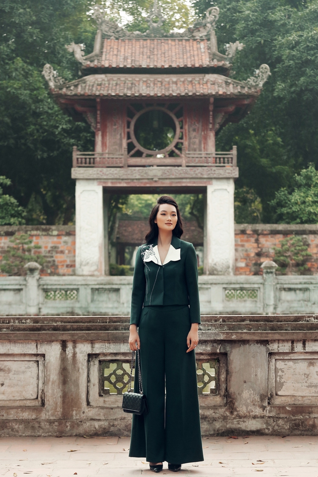 Siêu mẫu châu Á Quỳnh Anh đẹp đài các trong BST thời trang cao cấp lấy cảm hứng Hà Nội của NTK Xuân Lê - Ảnh 4.