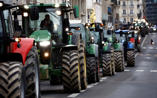 Cơn bĩ cực của nông dân Pháp: Kiếm hơn 18 triệu đồng/tháng vẫn chẳng đủ sống, từ niềm tự hào nuôi sống toàn dân đến cảnh phải xuống đường đấu tranh