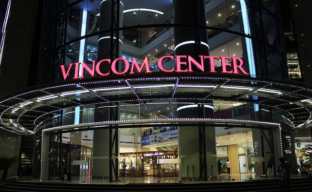 Bất chấp sự xuất hiện của Lotte Mall Tây Hồ, Thiso Mall, Hùng Vương Plaza... Vincom Retail vẫn báo lãi 2023 kỷ lục - Ảnh 1.