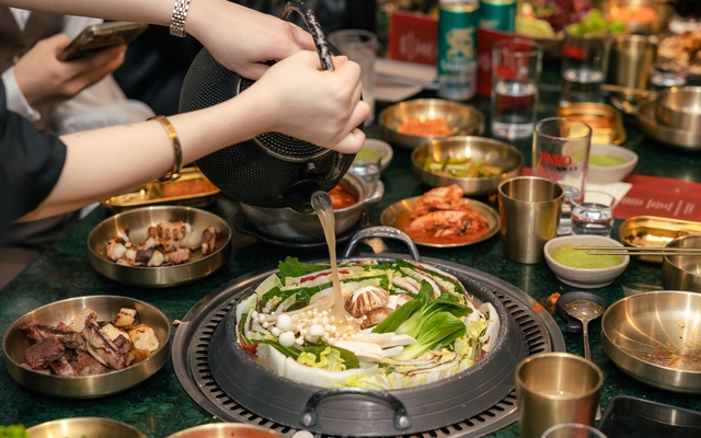 Lạc giữa xứ sở kim chi ở ngay Hà Nội với tiệc BBQ chuẩn 100% người Hàn: Tuyển chọn từng miếng thịt ‘lên mâm’ đến món đồ uống độc đáo