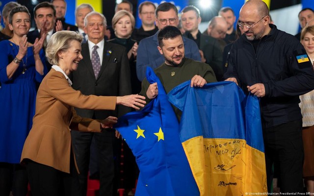 Câu hỏi hiện nay là liệu EU có tiếp tục sát cánh cùng Ukraine trong năm 2024 hay không. Ảnh: DW