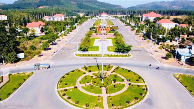 Huyện rộng ngang ngửa tỉnh Bắc Ninh sắp lên thị xã, nơi mà “một con gà gáy cả ba nước cùng nghe” - Ảnh 1.