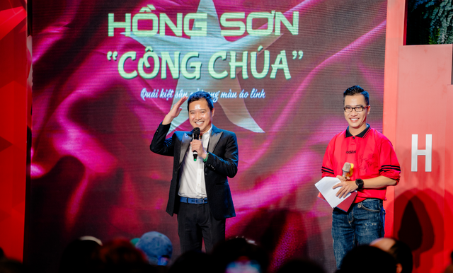 Danh thủ Hồng Sơn ra mắt hồi ký, dàn anh tài của "Anh trai vượt ngàn chông gai" đến chúc mừng Danh thủ Hồng Sơn ra mắt hồi ký, dàn anh tài của "Anh trai vượt ngàn chông gai" đến chúc mừng