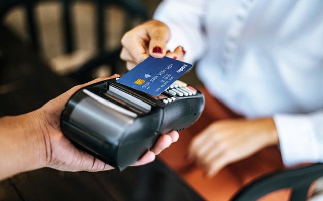 9 ngân hàng đầu tiên phát hành thẻ đồng thương hiệu Napas và Mastercard gồm những ai?