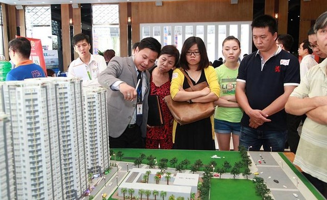 Savills: Nếu mỗi tháng tiết kiệm 40% thu nhập, một hộ gia đình trung bình sẽ cần 30 năm để có thể mua được nhà với điều kiện giá nhà không tăng