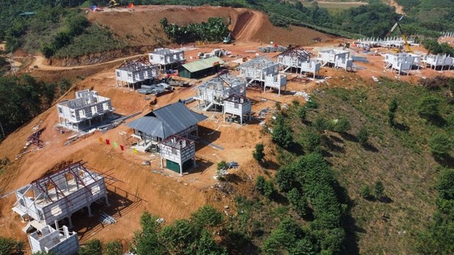 Người dân làng Nủ rưng rưng trước những căn nhà mới được dựng lên sau thảm hoạ: "Không biết mình mơ hay như nào"- Ảnh 3. Người dân làng Nủ rưng rưng trước những căn nhà mới được dựng lên sau thảm hoạ: "Không biết mình mơ hay như nào"- Ảnh 3.
