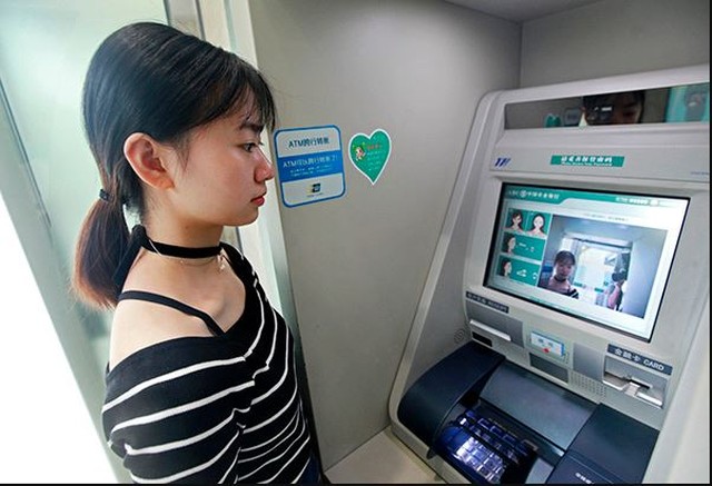 Người phụ nữ rút 35 triệu đồng nhưng ATM "nhả" gấp đôi, 1 tuần sau ngân hàng liên hệ: Cô phải đền tiền!