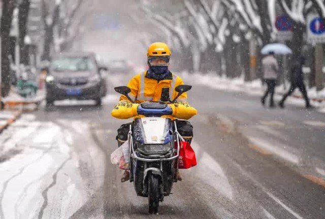 Mưa, tuyết và giá lạnh bao trùm toàn bộ Bắc Kinh