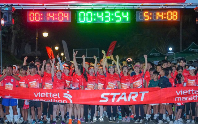 5000 VĐV chinh phục đường chạy Viettel Marathon tại cố đô Luang Prabang (Lào)