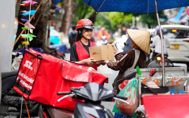 Người dùng kỳ vọng gì từ hiện tượng “nở rộ” thương mại điện tử