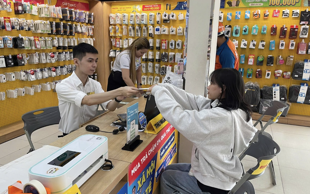 Hơn 20 nghìn giao dịch rút, chuyển tiền qua "cây ATM" tại cửa hàng Thế Giới Di Động và Điện máy Xanh chỉ trong 7 ngày đầu Hơn 20 nghìn giao dịch rút, chuyển tiền qua "cây ATM" tại cửa hàng Thế Giới Di Động và Điện máy Xanh chỉ trong 7 ngày đầu
