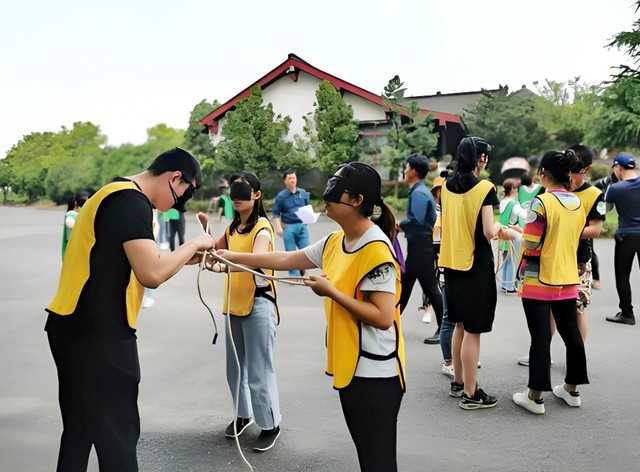 Nhân viên mới không tham gia team building chạy 10km liền bị sa thải ngay lập tức, tòa án tuyên bố: Công ty phải đền bù 73 triệu đồng