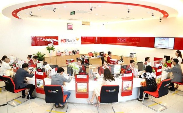 Cổ phiếu HDBank (HDB) tăng trần, đạt đỉnh giá cao nhất, VN-Index giảm về sát mốc 1.270 điểm