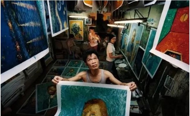 Thợ vẽ tranh kiếm được tiền tỷ nhờ vào bán "hàng giả", cầm cọ 20 năm mới thực sự thức tỉnh, được mệnh danh là "Van Gogh Trung Quốc"