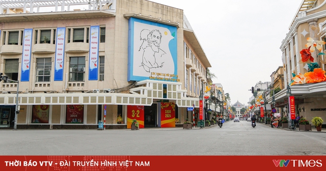 Hà Nội bình yên đến lạ trong ngày mùng 1 Tết Giáp Thìn