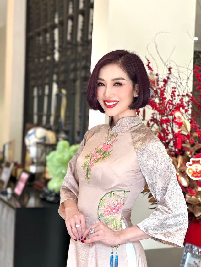 Hoa khôi Thu Hương đón Tết đầu tiên trong biệt thự 1.000 m2 