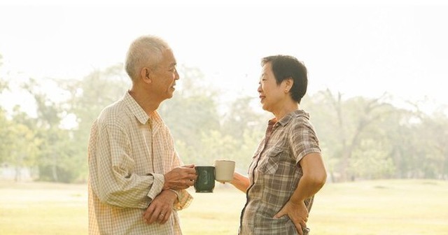 Đến tuổi 65, cụ ông và vợ bàn bạc kỹ 3 điều, đảm bảo cuối đời không phải dựa vào con cái hay họ hàng