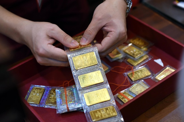 Sát Tết, giá vàng SJC tăng vọt lên gần 79 triệu đồng/lượng, người &quot;ôm&quot; vàng lại lãi đậm - Ảnh 1.