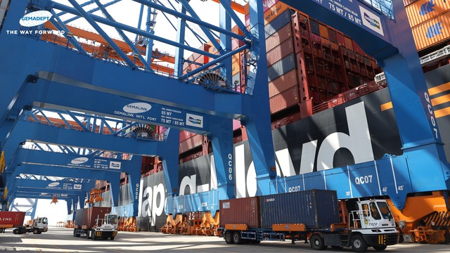 DN Đức sở hữu siêu tàu đầu tiên mang tên thủ đô Việt Nam nằm trong số các tàu container lớn nhất thế giới, chở lượng hàng hóa hàng tỷ đô chu du khắp thế giới- Ảnh 2.