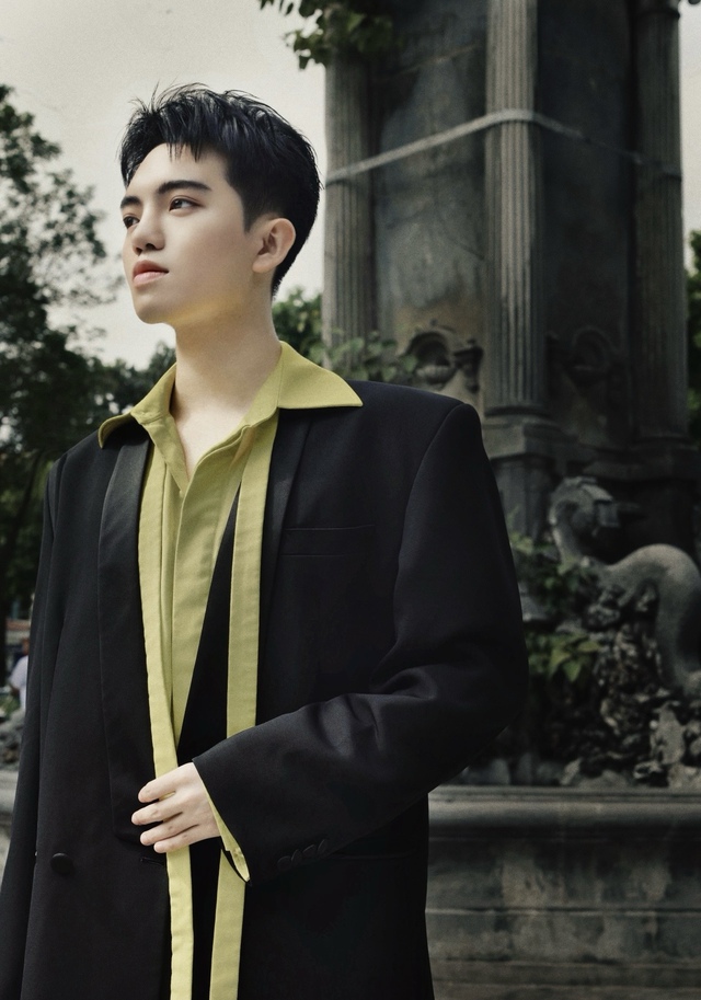 Giám đốc sáng tạo 24 tuổi đưa thương hiệu Việt lên vị trí nhà mốt chính thức tại Tuần lễ Thời trang Milan, được đề cử giải thưởng danh giá- Ảnh 1.